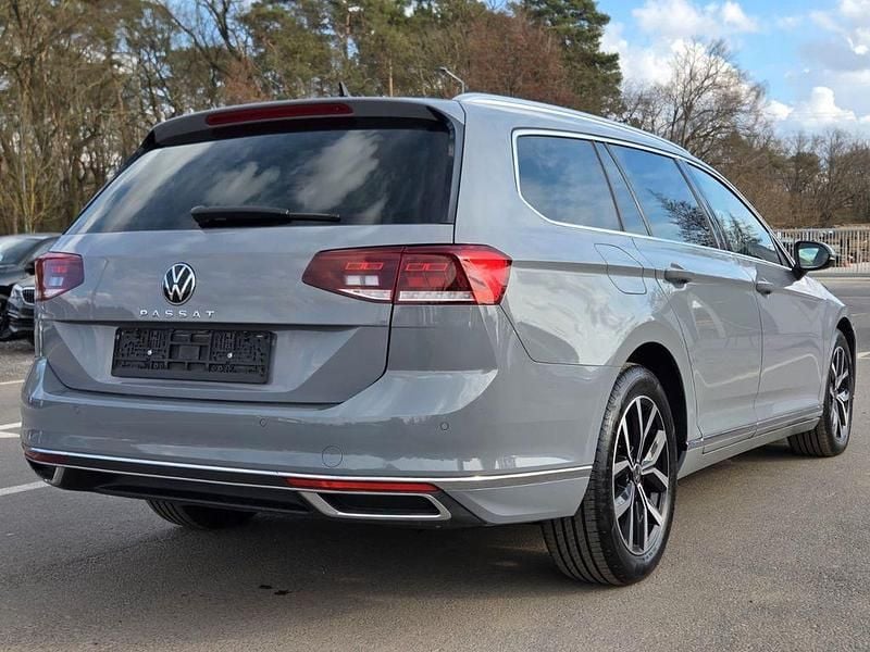 Gebraucht VW Passat Highline 200 PS (147 kW) 2022 Grau Kombi