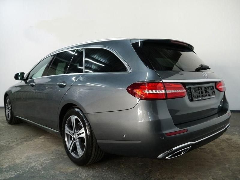 Gebraucht Mercedes E220 194 PS (142 kW) 2019 Grau Limousine