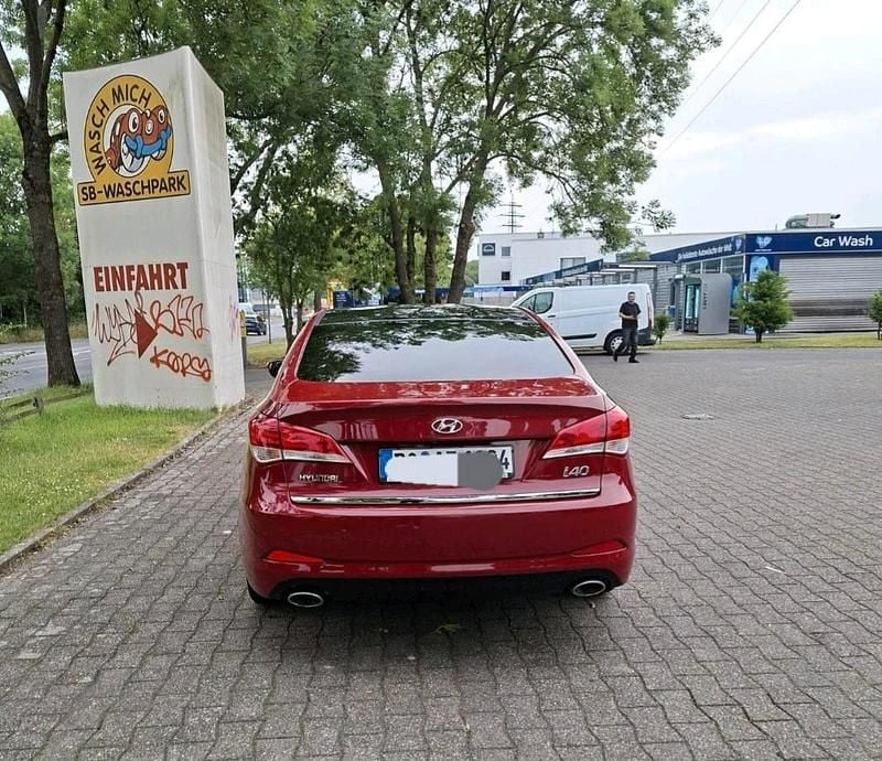 Gebraucht Hyundai i40 132 PS (97 kW) 2013 Rot Limousine