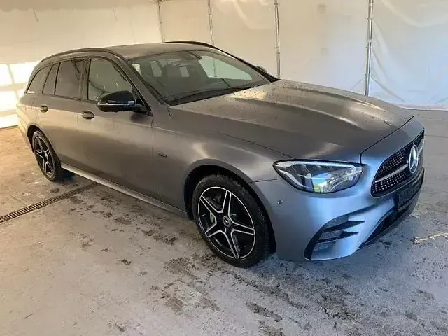 Gebraucht Mercedes E300 AMG 306 PS (225 kW) 2020 Designo selenitgrau magno Kombi