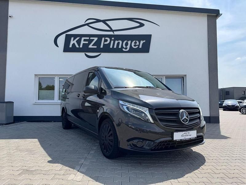 Grau Gebraucht 2022 Mercedes Vito Edition Van / Kleinbus | 41.300 € (Fairer Preis) - Bild 1/4