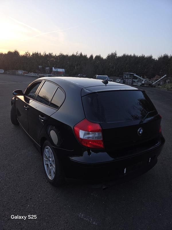 Gebraucht BMW 116 116 PS (85 kW) 2006 Schwarz Kleinwagen