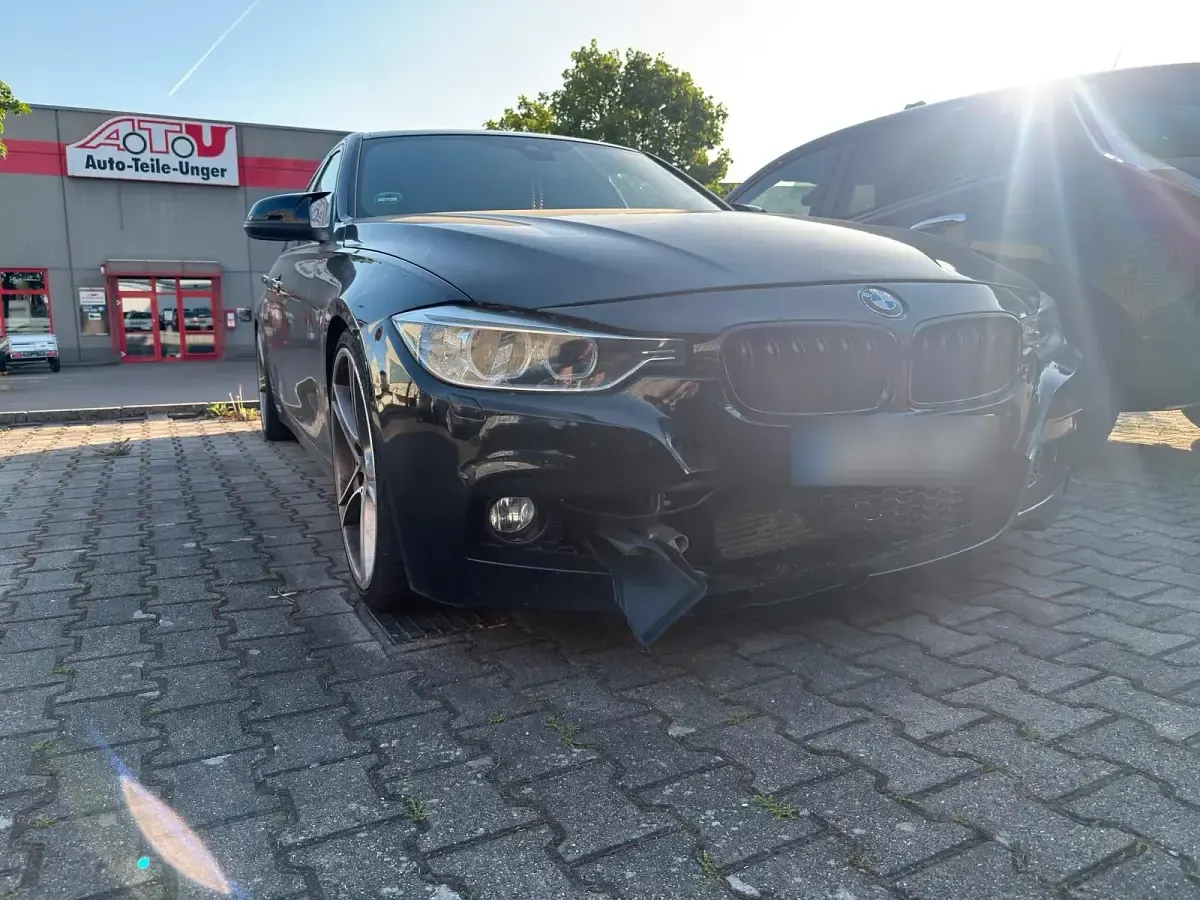 Gebraucht BMW 320 184 PS (135 kW) 2012 Limousine
