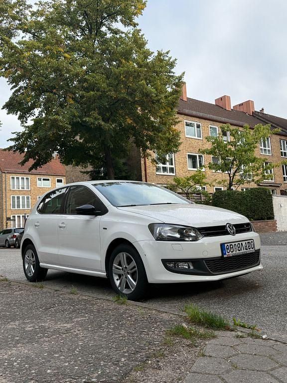 Weiß Gebraucht 2012 VW Polo Match Kleinwagen | 6.900 € (Fairer Preis) - Bild 1/4