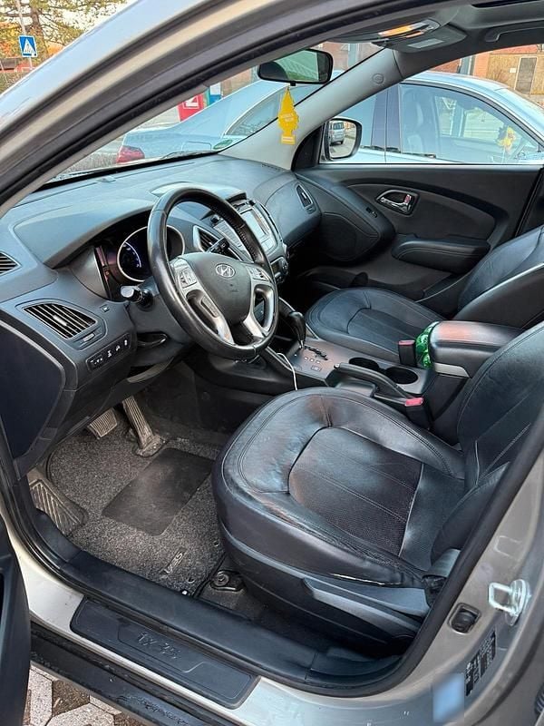 Gebraucht Hyundai Tucson 184 PS (135 kW) 2010 Grau SUV