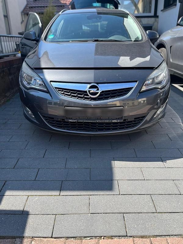 Grau Gebraucht 2011 Opel Astra Kombi | 2.800 € (Superpreis) - Bild 1/4