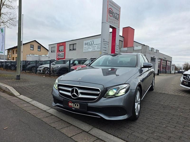 Grau Gebraucht 2017 Mercedes E220 Avantgarde Limousine | 24.950 € (Fairer Preis) - Bild 1/4