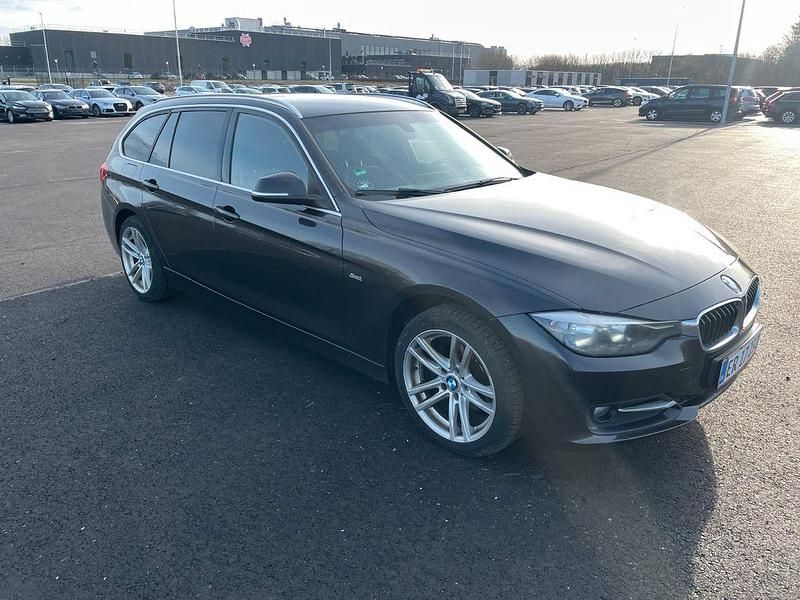 Gebraucht BMW 320 Sport Line 190 PS (139 kW) 2015 Grau Kombi