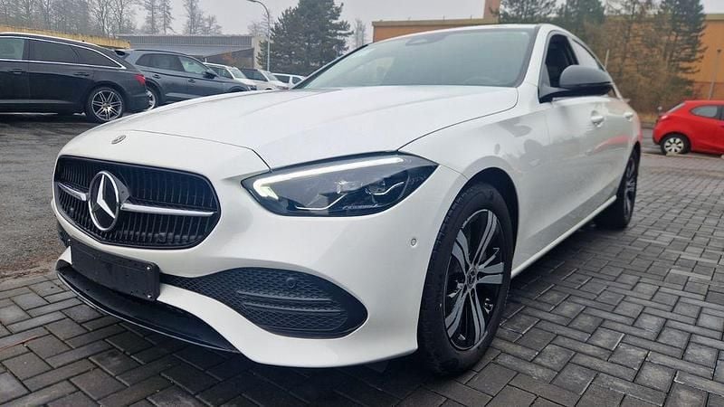 Weiß Gebraucht 2022 Mercedes C300 Avantgarde Limousine | 36.499 € (Superpreis) - Bild 1/4