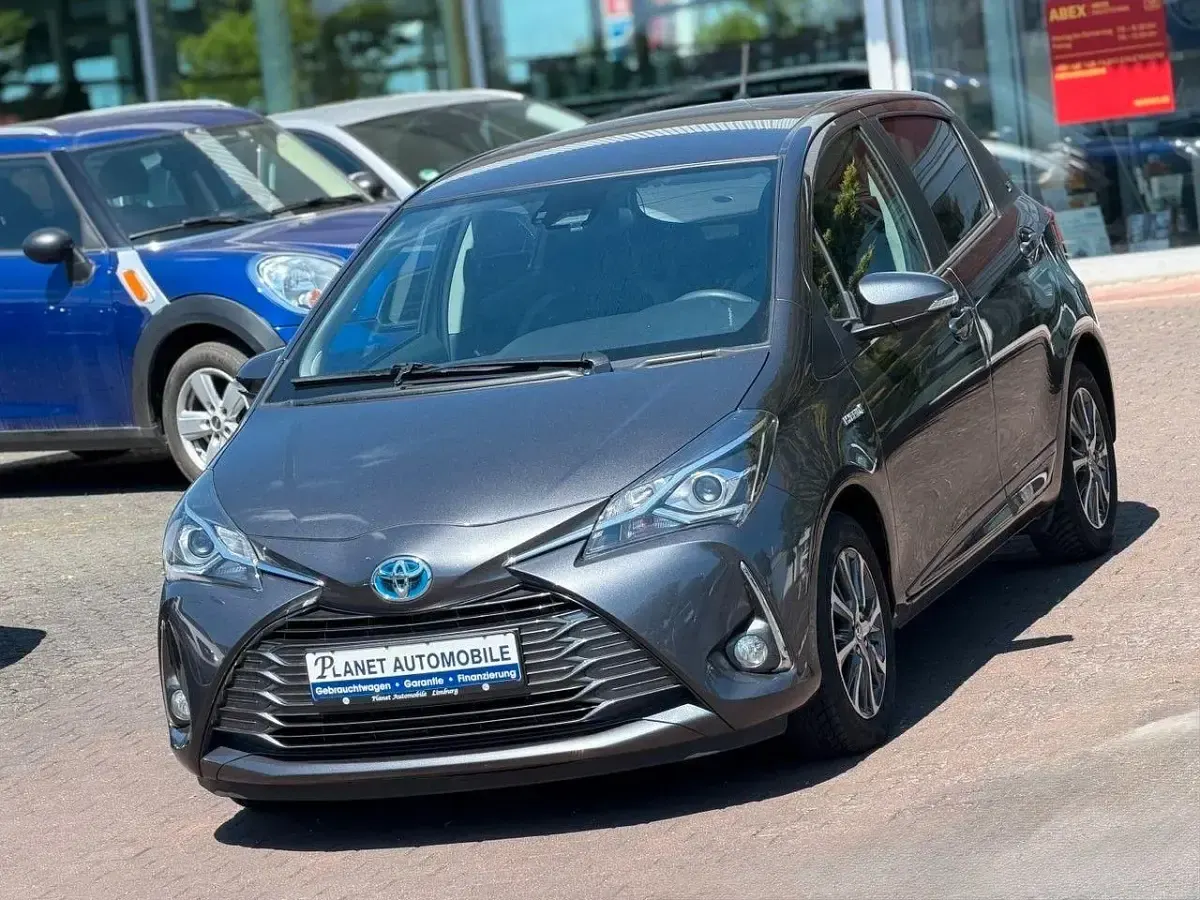 Gebraucht Toyota Yaris Hybrid Team 101 PS (74 kW) 2020 Grau Kleinwagen