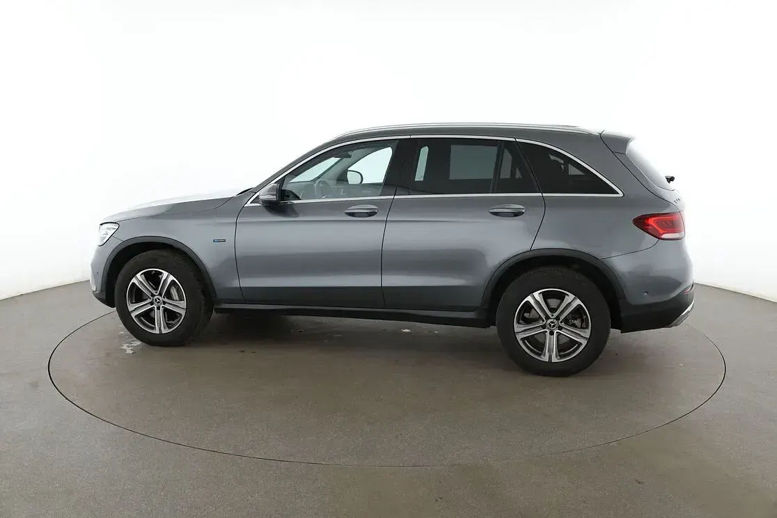 Gebraucht Mercedes GLC300e 122 PS (89 kW) 2021 Grau SUV
