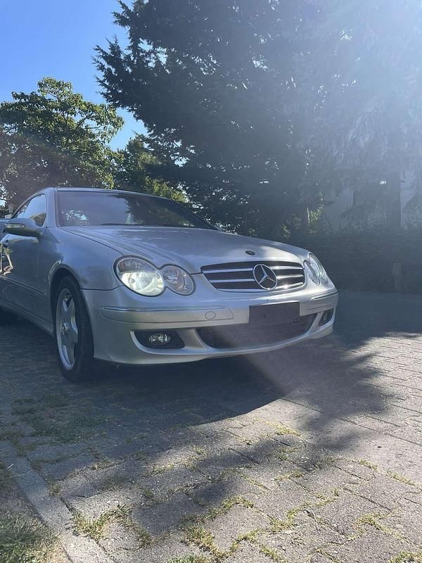 Silber Gebraucht 2007 Mercedes CLK220 Coupé | 6.700 € - Bild 1/4