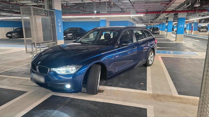 Blau Gebraucht 2017 BMW 318 Kombi | 10.700 € (Superpreis) - Bild 1/4