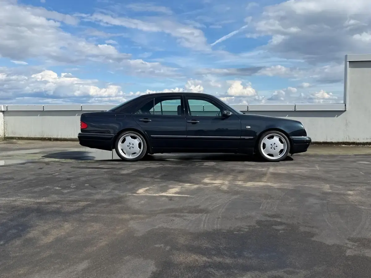 Gebraucht Mercedes E50 AMG AMG 350 PS (257 kW) 1997 Blau Limousine