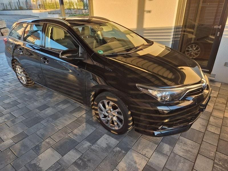 Schwarz Gebraucht 2016 Toyota Auris Touring Sports Kombi | 10.000 € (Fairer Preis) - Bild 1/4