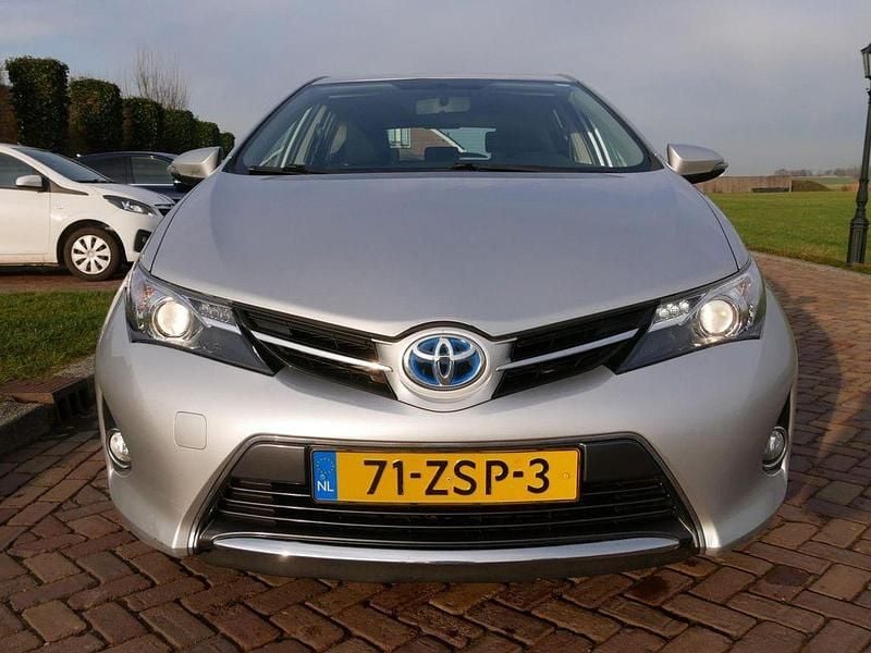 Gebraucht Toyota Auris Hybrid 99 PS (72 kW) 2013 Grau Limousine