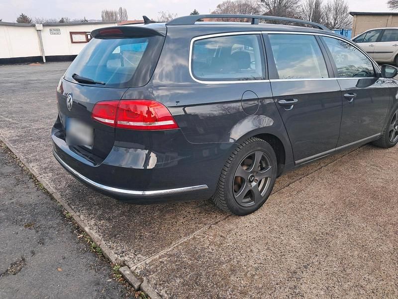 Gebraucht VW Passat 140 PS (102 kW) 2011 Grau Kombi