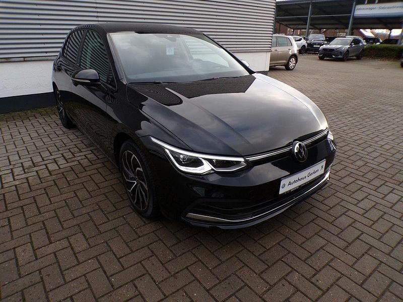 Gebraucht VW Golf VIII Active 150 PS (110 kW) 2021 Schwarz Limousine