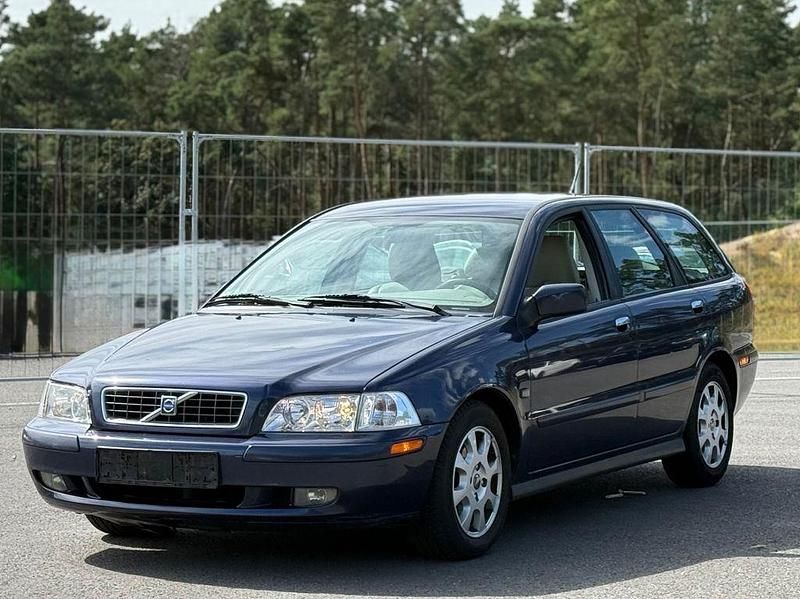 Blau Gebraucht 2004 Volvo V40 Kombi | 2.290 € (Fairer Preis) - Bild 1/4