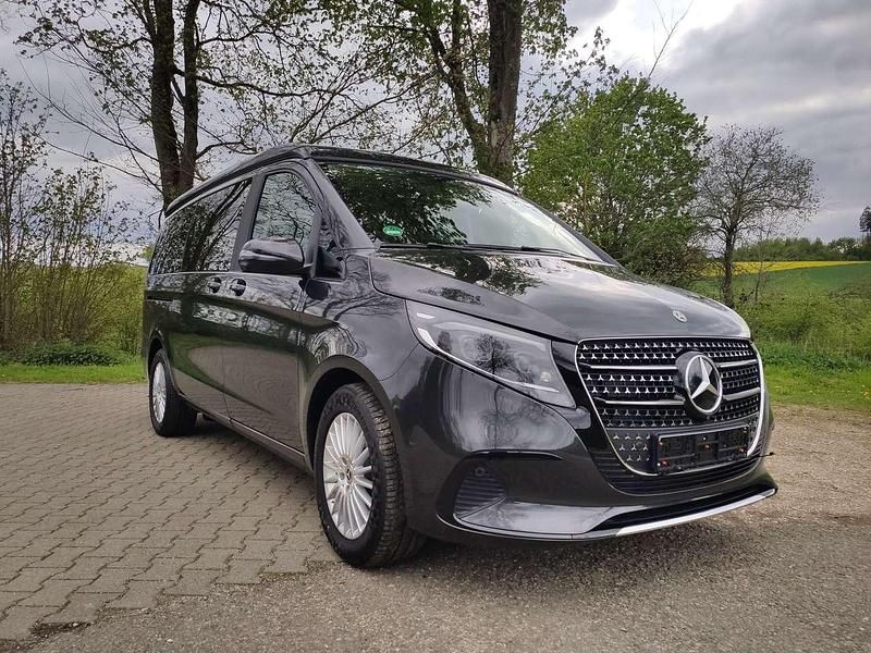 Grau Gebraucht 2025 Mercedes V300 Edition Van / Kleinbus | 86.900 € (Superpreis) - Bild 1/4