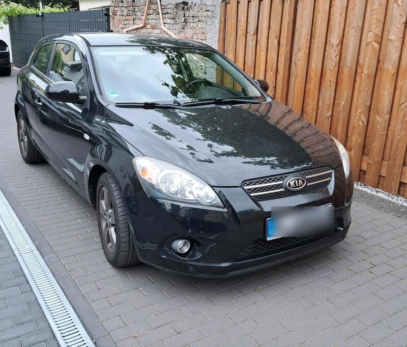 Schwarz Gebraucht 2010 Kia ProCeed Kleinwagen | 3.650 € - Bild 1/4