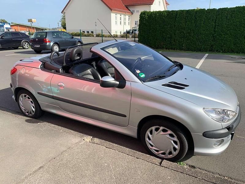 Grau Gebraucht 2002 Peugeot 206 CC Cabrio | 2.000 € (Fairer Preis) - Bild 1/4