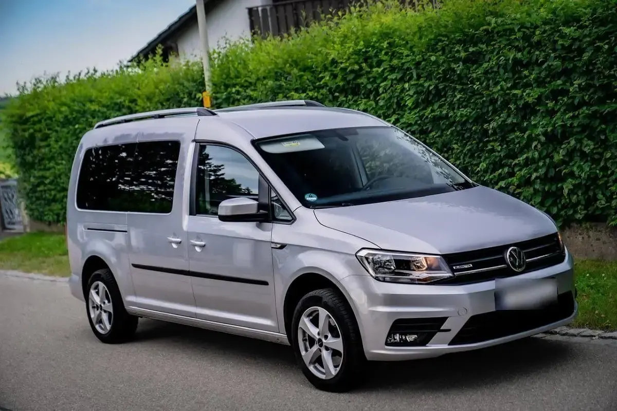 Gebraucht VW Caddy Maxi 140 PS (102 kW) 2018 Silber Van / Kleinbus