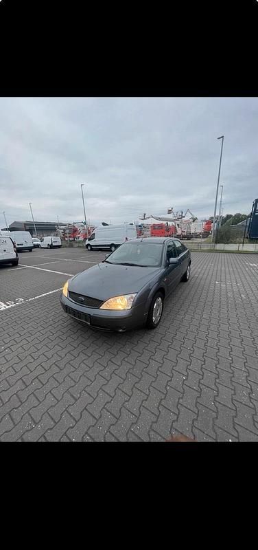 Grau Gebraucht 2002 Ford Mondeo Limousine | 899 € (Guter Preis) - Bild 1/4