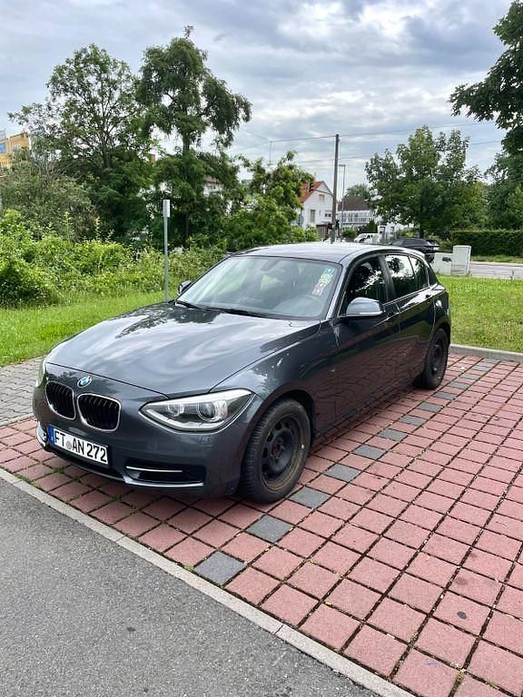 Grau Gebraucht 2012 BMW 118 Sport Line Kleinwagen | 6.800 € (Guter Preis) - Bild 1/4
