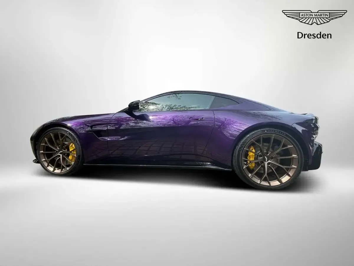 Neu Aston Martin V8 665 PS (489 kW) 2025 Storm purple Coupé