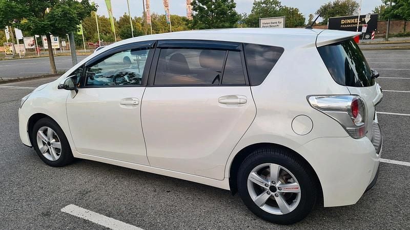 Weiß Gebraucht 2014 Toyota Verso Van / Kleinbus | 8.500 € (Fairer Preis) - Bild 1/4