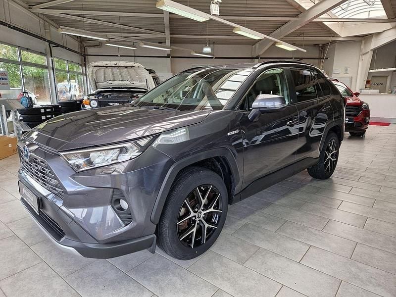 Grau Gebraucht 2021 Toyota RAV4 Hybrid Team SUV | 30.490 € (Guter Preis) - Bild 1/4