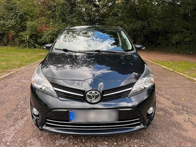 Blau Gebraucht 2015 Toyota Verso Van / Kleinbus | 6.500 € (Fairer Preis) - Bild 1/4