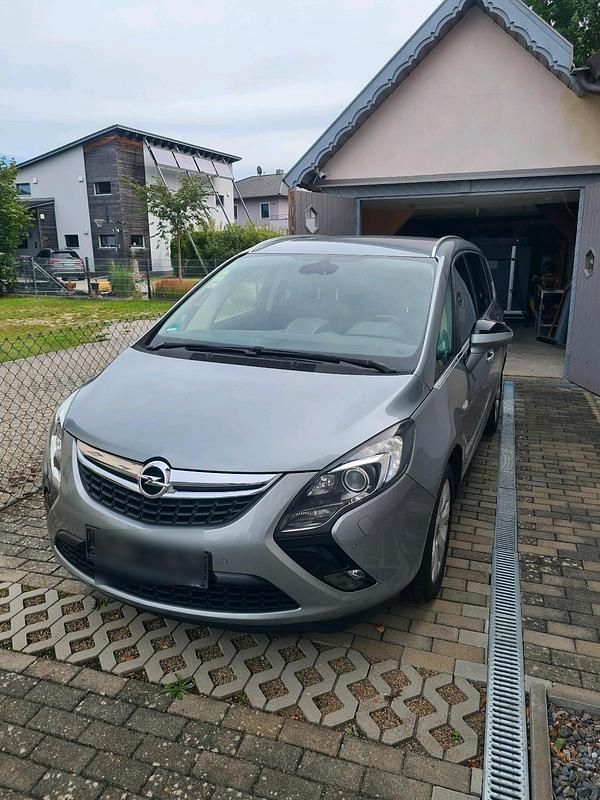 Silber Gebraucht 2014 Opel Zafira Tourer Van / Kleinbus | 5.899 € (Guter Preis) - Bild 1/4