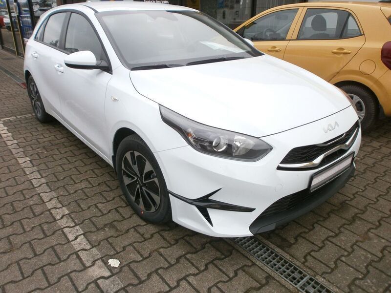 Grau Neu 2024 Kia Ceed Limousine | 22.490 € (Guter Preis) - Bild 1/4