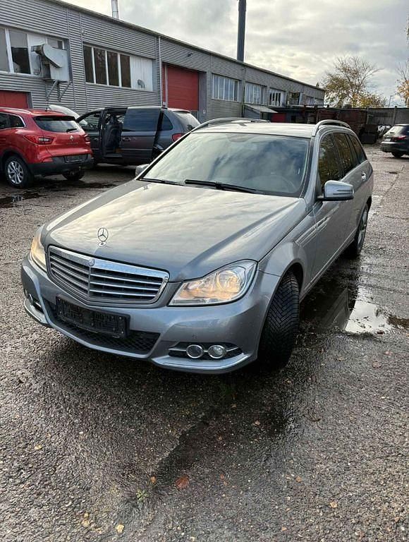 Silber Gebraucht 2013 Mercedes C350 Van / Kleinbus | 5.500 € (Superpreis) - Bild 1/4