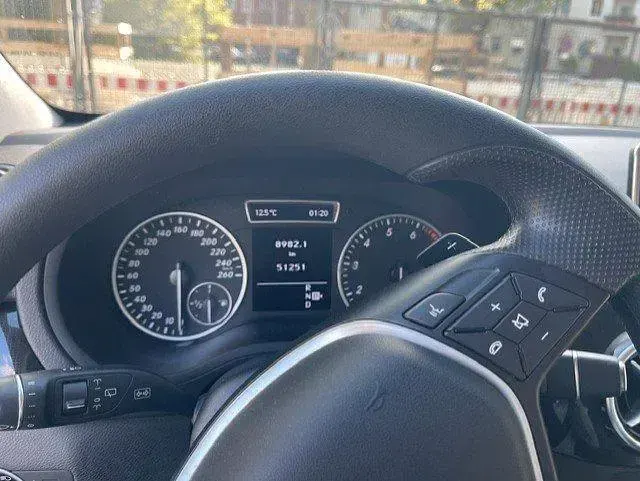 Gebraucht Mercedes B180 122 PS (89 kW) 2012 Blau Kleinwagen