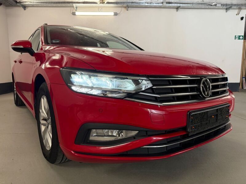 Rot Gebraucht 2020 VW Passat Business Limousine | 14.600 € (Superpreis) - Bild 1/4