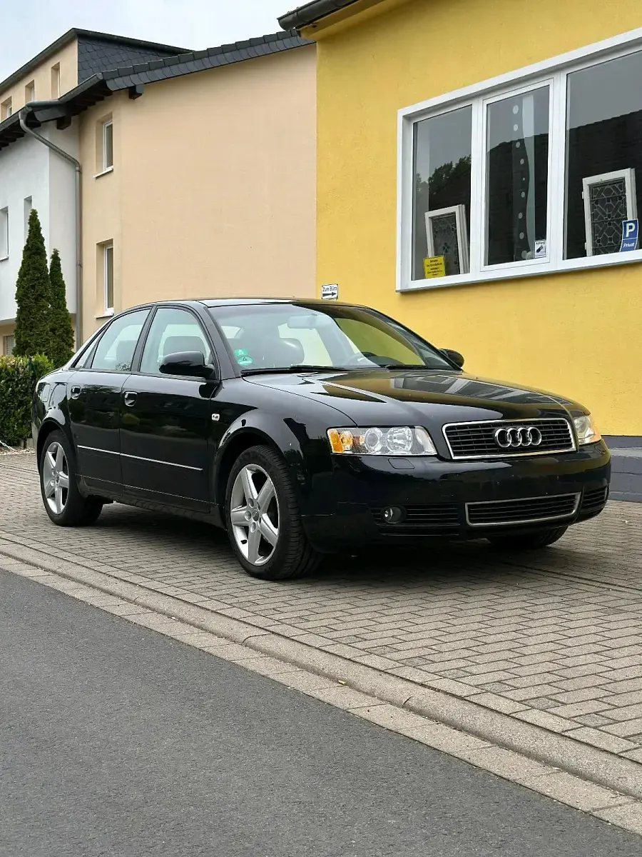 Używany Audi A4 Sport 170 KM (125 kW) 2005 Czarny Sedan/Limuzyna