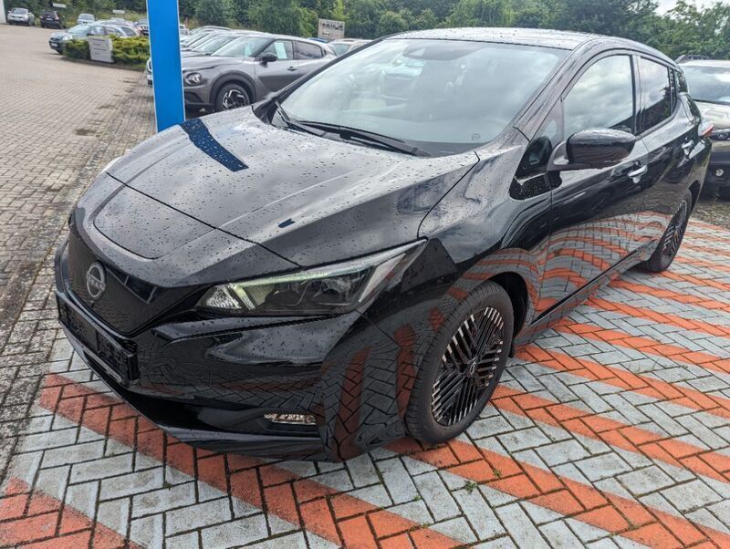 Gebraucht Nissan Leaf N-Connecta 110 kW (150 PS) 2023 Schwarz Kleinwagen