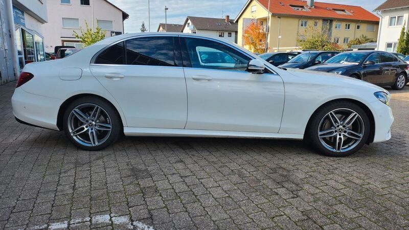Gebraucht Mercedes E220 AMG line 194 PS (142 kW) 2016 Weiß Limousine