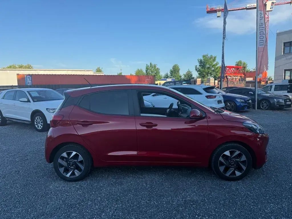 Gebraucht Hyundai i10 Trend 63 PS (46 kW) 2024 Rot Kleinwagen