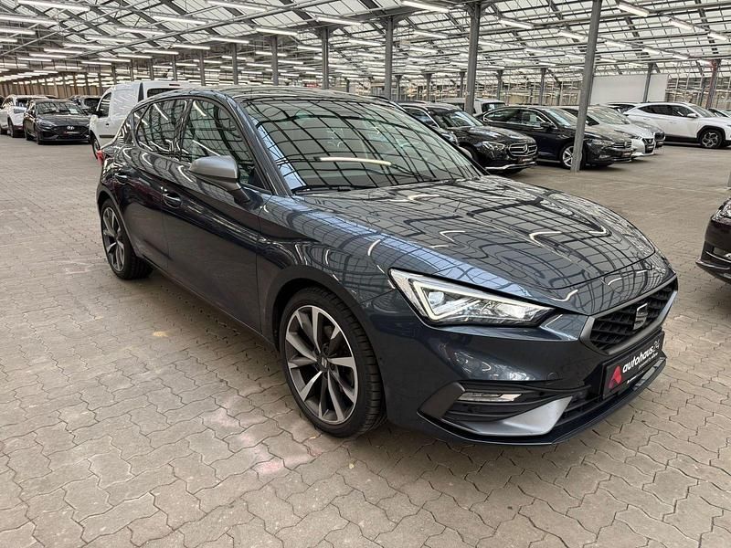 Grau Gebraucht 2022 Seat Leon FR Limousine | 22.990 € (Fairer Preis) - Bild 1/4