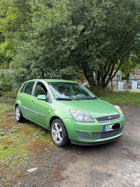 Grün Gebraucht 2008 Ford Fiesta Ambiente Kleinwagen | 600 € (Superpreis) - Bild 1/4