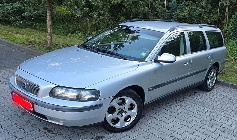 Silber Gebraucht 2002 Volvo V70 Kombi | 1.551 € (Superpreis) - Bild 1/4