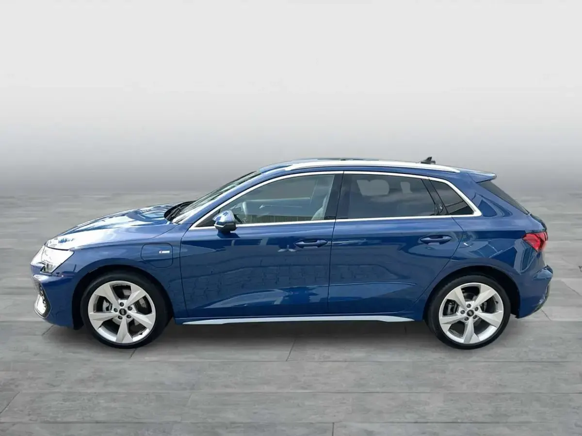 Gebraucht Audi A3 Ambiente 204 PS (150 kW) 2025 Blau Limousine