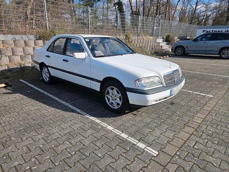 Gebraucht Mercedes C180 122 PS (89 kW) 1996 Weiß Limousine
