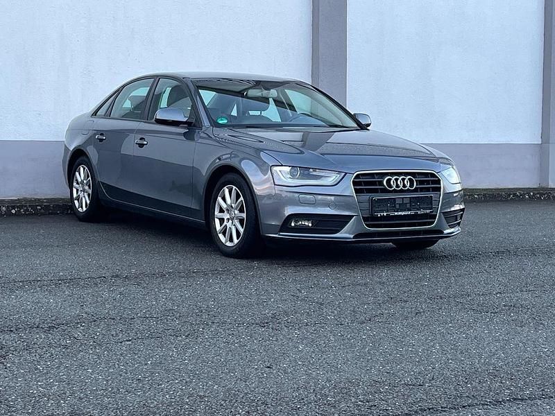 Gebraucht Audi A4 Attraction 136 PS (100 kW) 2014 Grau Limousine