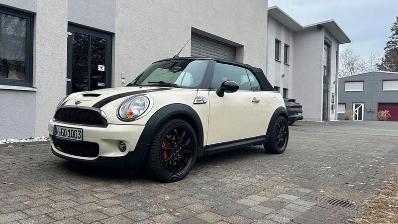 Weiß Gebraucht 2010 Mini John Cooper Works Cabriolet Cabrio | 13.900 € (Fairer Preis) - Bild 1/4