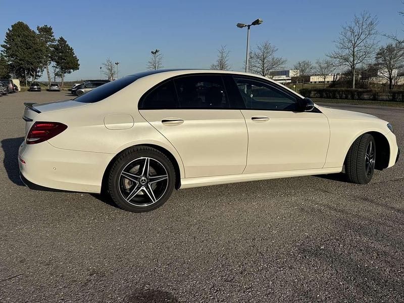 Gebraucht Mercedes E300 AMG line 194 PS (142 kW) 2019 Weiß Limousine